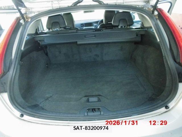 Volvo V60 2012-09 3390539-13