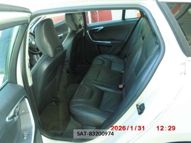 Volvo V60 2012-09 3390539-14
