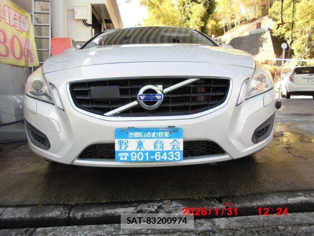 Volvo V60 2012-09 3390539-1