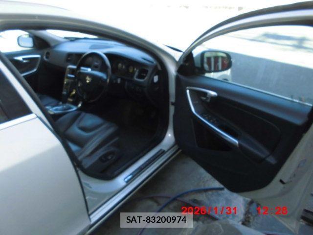 Volvo V60 2012-09 3390539-8