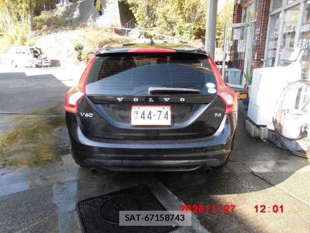 Volvo V60 2012-12 3390541-11