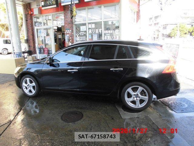 Volvo V60 2012-12 3390541-13