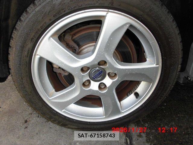 Volvo V60 2012-12 3390541-14
