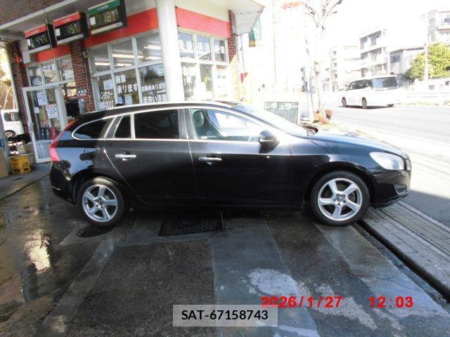 Volvo V60 2012-12 3390541-3