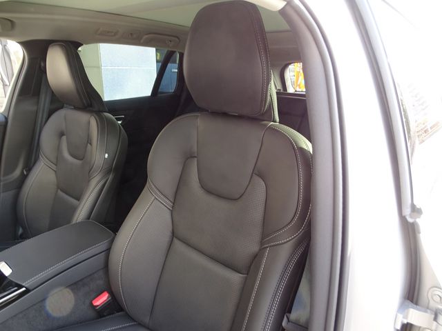 Volvo V60 2025-06 3686980-15