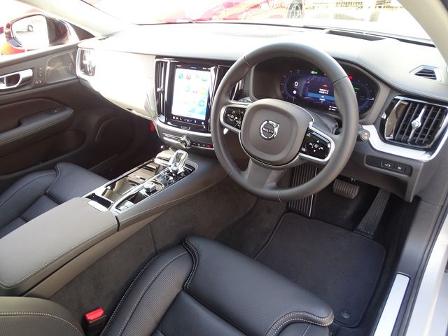 Volvo V60 2025-06 3686980-2