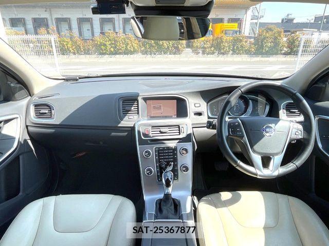 Volvo V60 2018-02 4993298-1