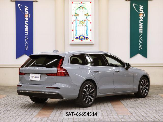 Volvo V60 2025-06 5882173-2