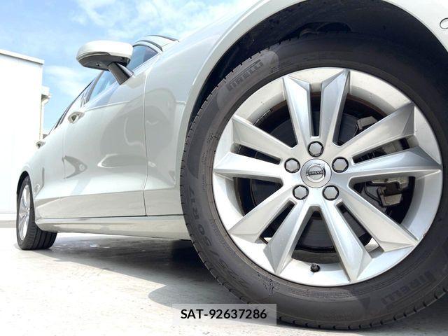 Volvo V60 2019-03 6248270-13