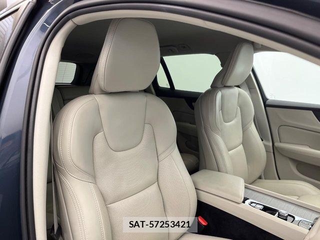 Volvo V60 2021-10 6615516-11