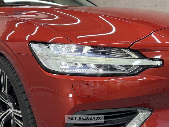 Volvo V60 2019-06 6615514-15