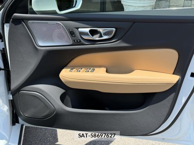 Volvo V60 2025-10 6717679-24