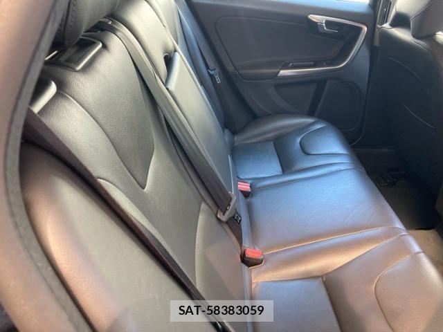 Volvo V60 2015-12 6915038-7