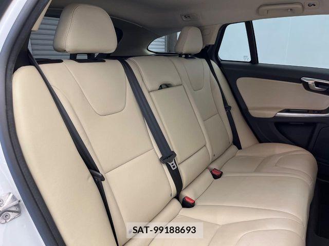 Volvo V60 2017-04 6999049-12