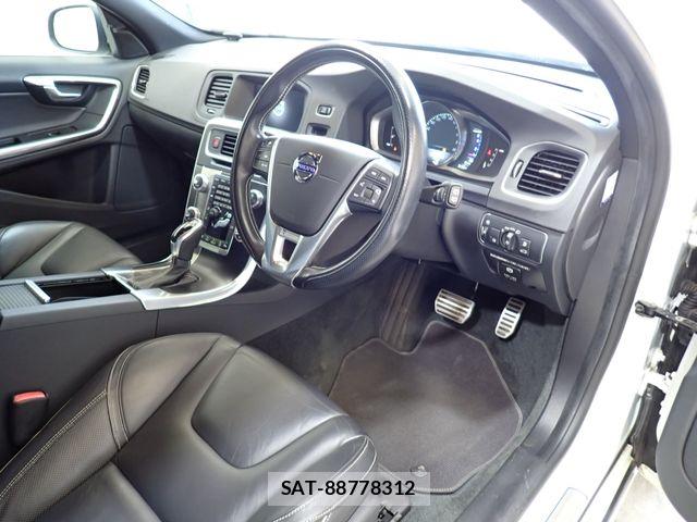 Volvo V60 2015-05 6999046-1