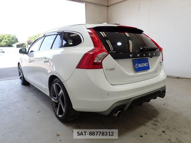 Volvo V60 2015-05 6999046-2