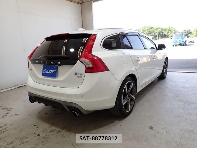 Volvo V60 2015-05 6999046-7