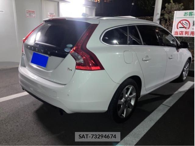 Volvo V60 2015-08 7226761-1