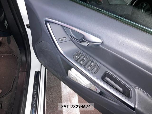 Volvo V60 2015-08 7226761-7