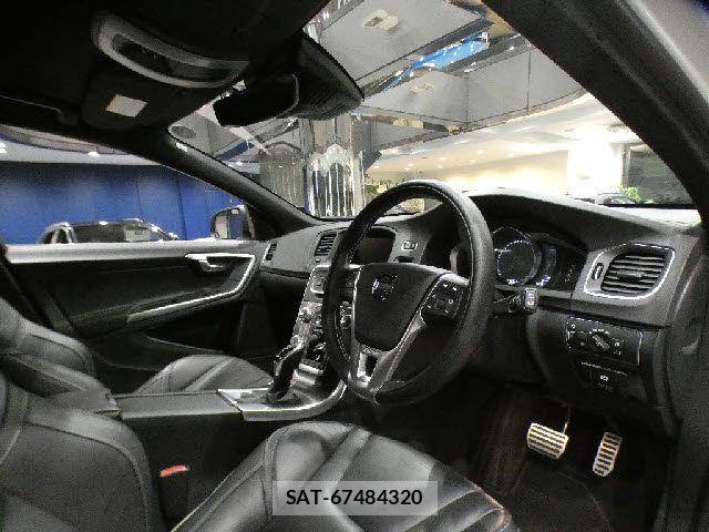 Volvo V60 2015-11 7226759-11