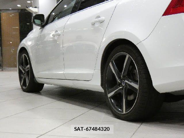 Volvo V60 2015-11 7226759-12