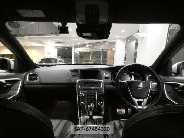 Volvo V60 2015-11 7226759-16