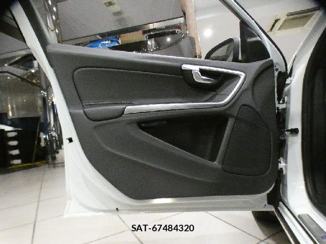 Volvo V60 2015-11 7226759-20
