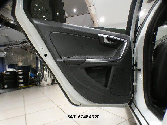 Volvo V60 2015-11 7226759-21