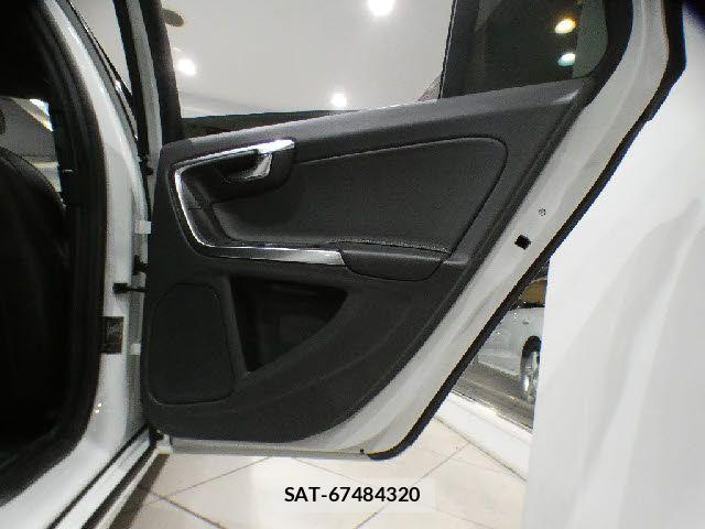 Volvo V60 2015-11 7226759-23