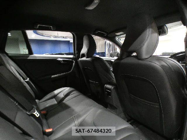 Volvo V60 2015-11 7226759-27