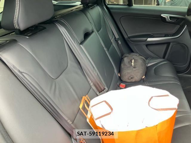 Volvo V60 2014-02 7226758-13