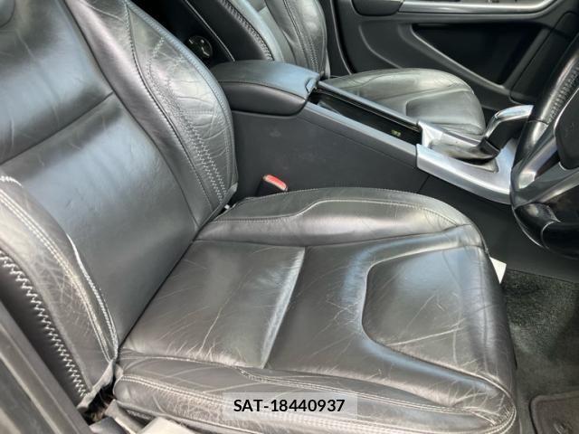 Volvo V60 2012-09 7252751-12