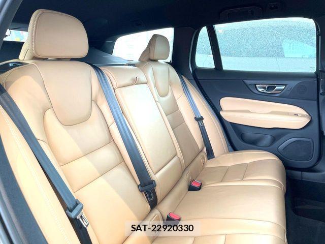 Volvo V60 2023-08 7330988-12