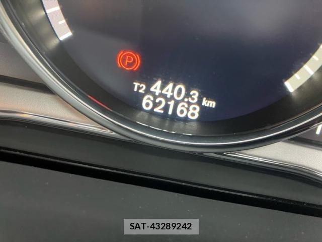 Volvo V60 2017-06 7330986-11