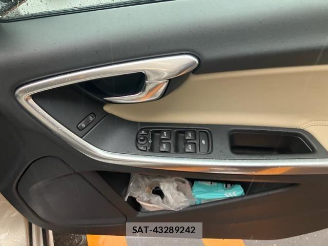 Volvo V60 2017-06 7330986-14
