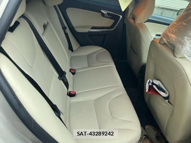 Volvo V60 2017-06 7330986-15
