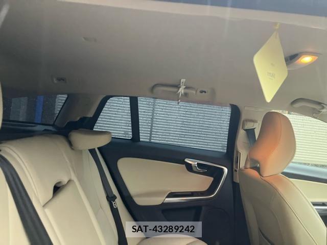 Volvo V60 2017-06 7330986-16