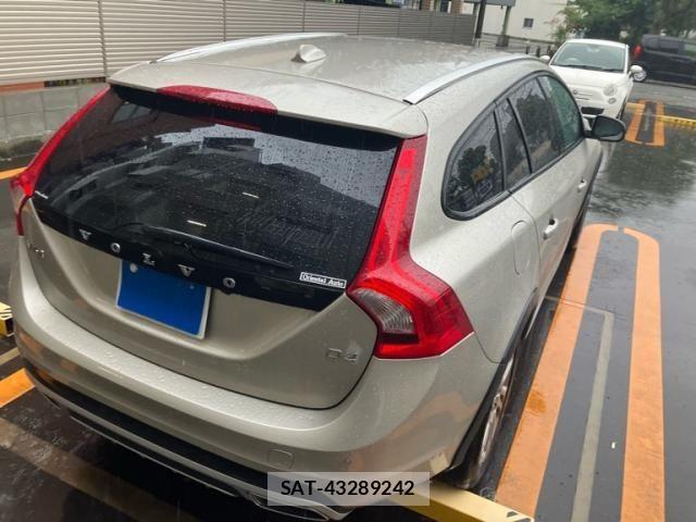 Volvo V60 2017-06 7330986-17