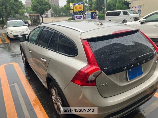 Volvo V60 2017-06 7330986-18