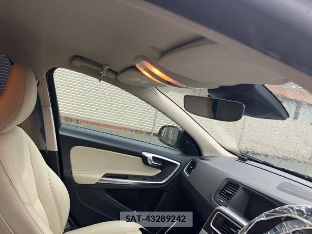 Volvo V60 2017-06 7330986-7