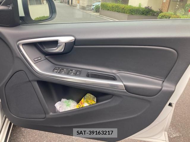 Volvo V60 2015-11 7458685-11