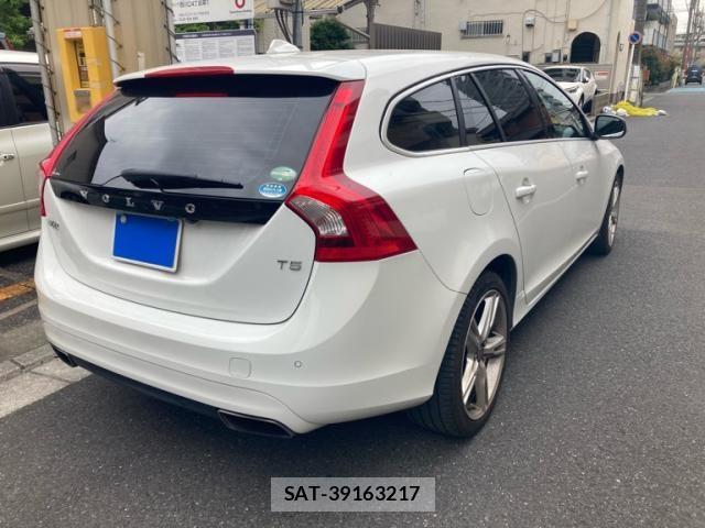 Volvo V60 2015-11 7458685-4