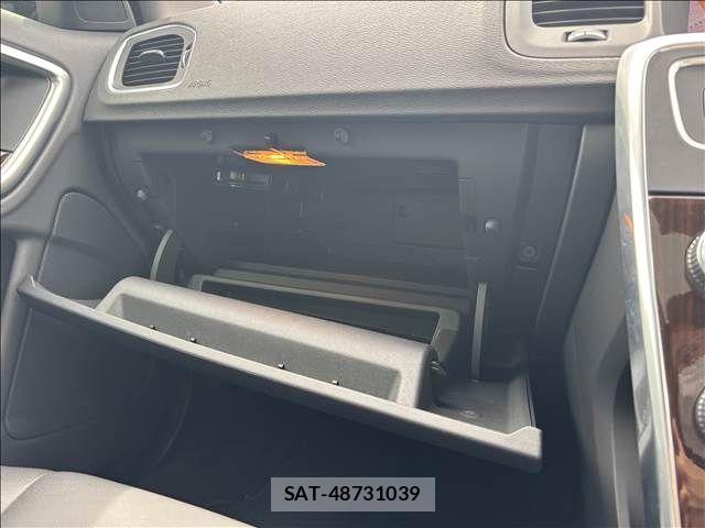 Volvo V60 2017-11 7458682-13