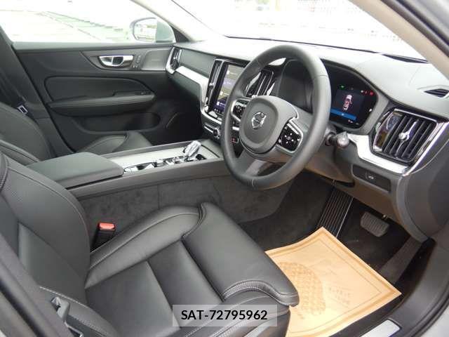 Volvo V60 2025-09 7458683-4