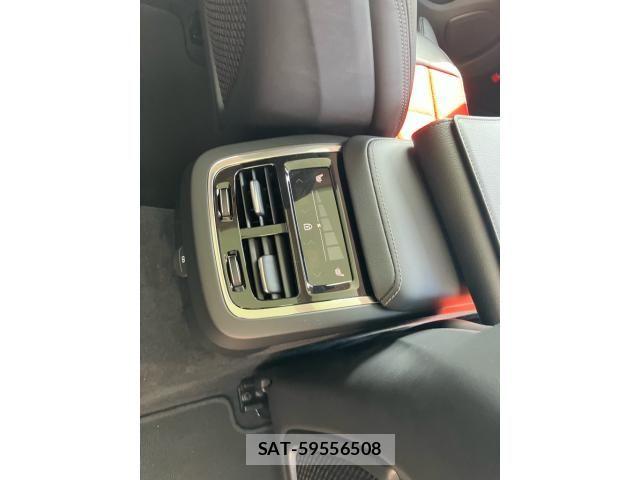 Volvo V60 2021-06 7510390-11