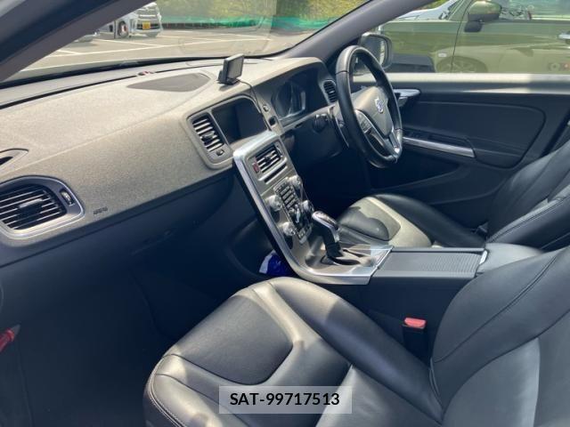 Volvo V60 2016-03 7621145-10