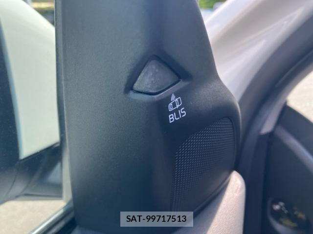 Volvo V60 2016-03 7621145-11