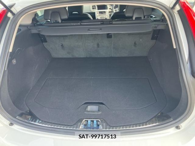 Volvo V60 2016-03 7621145-15
