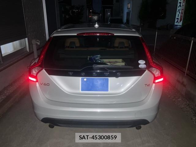 Volvo V60 2013-09 7621147-10