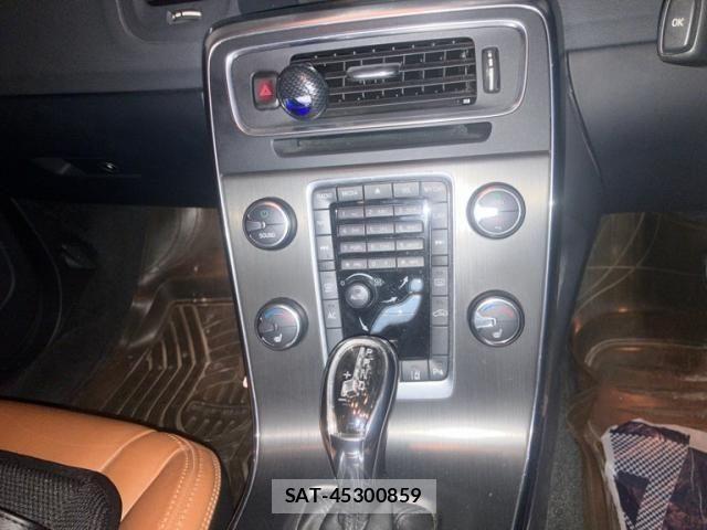 Volvo V60 2013-09 7621147-19